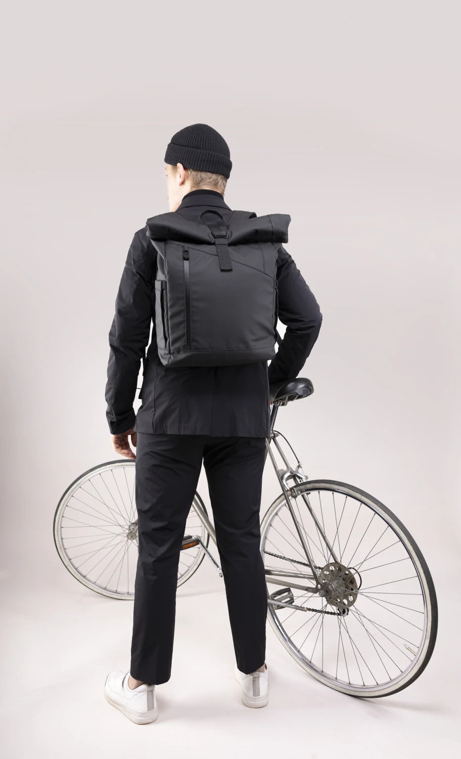 TROIKA BLACK ROLL TOP