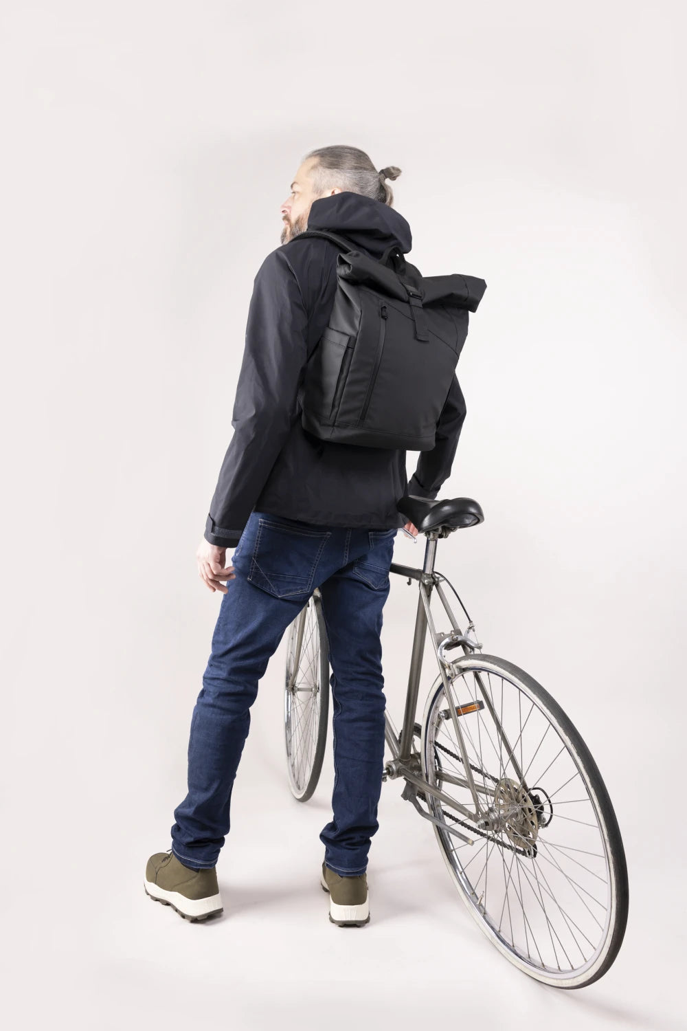 TROIKA BLACK ROLL TOP